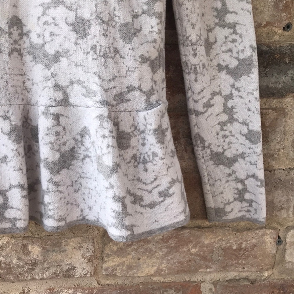 Ann Taylor gray and white long sleeve - Picture 4 of 7
